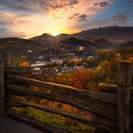 Whispering Winds, Hot Tub, Game Room, Wifi, 1089 Free Tickets Each Paid Day, Dollywood And More Gatlinburg Dış mekan fotoğraf