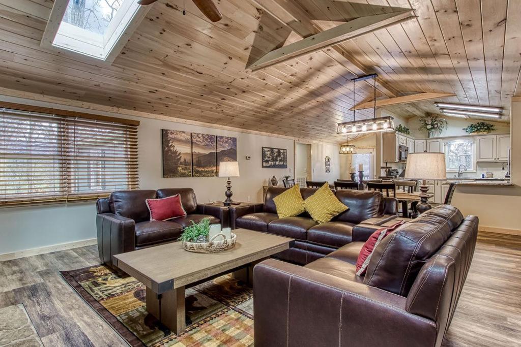 Whispering Winds, Hot Tub, Game Room, Wifi, 1089 Free Tickets Each Paid Day, Dollywood And More Gatlinburg Dış mekan fotoğraf