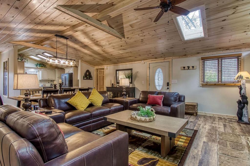 Whispering Winds, Hot Tub, Game Room, Wifi, 1089 Free Tickets Each Paid Day, Dollywood And More Gatlinburg Dış mekan fotoğraf