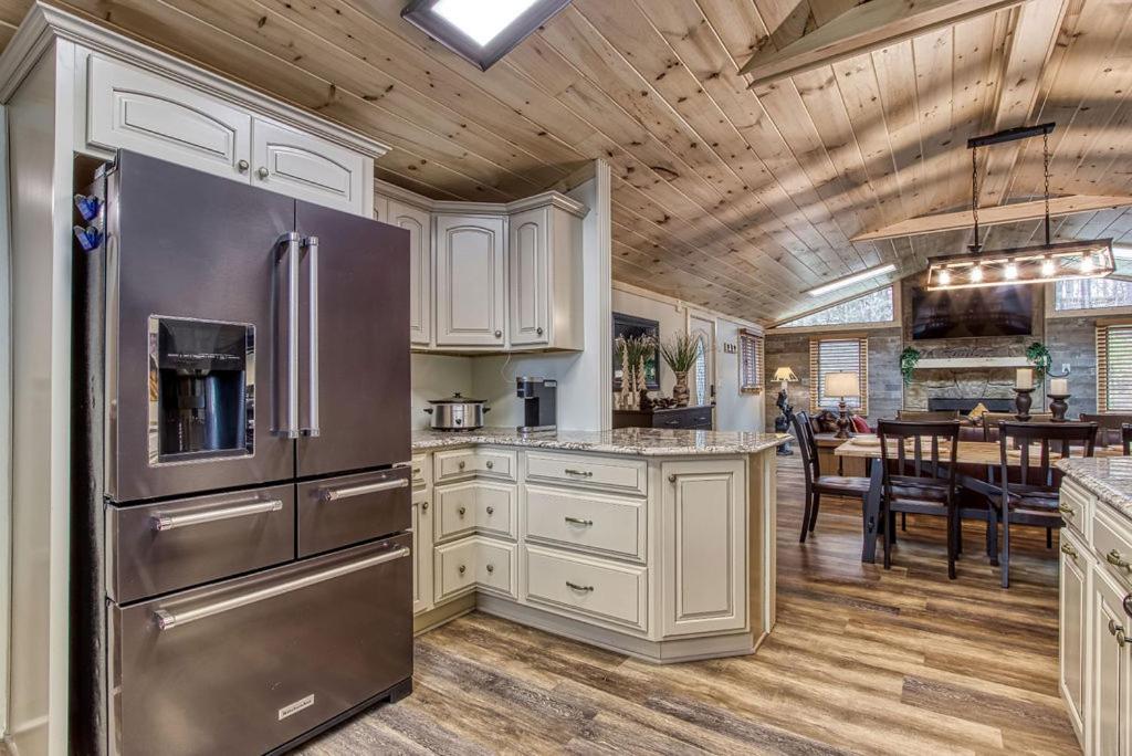 Whispering Winds, Hot Tub, Game Room, Wifi, 1089 Free Tickets Each Paid Day, Dollywood And More Gatlinburg Dış mekan fotoğraf