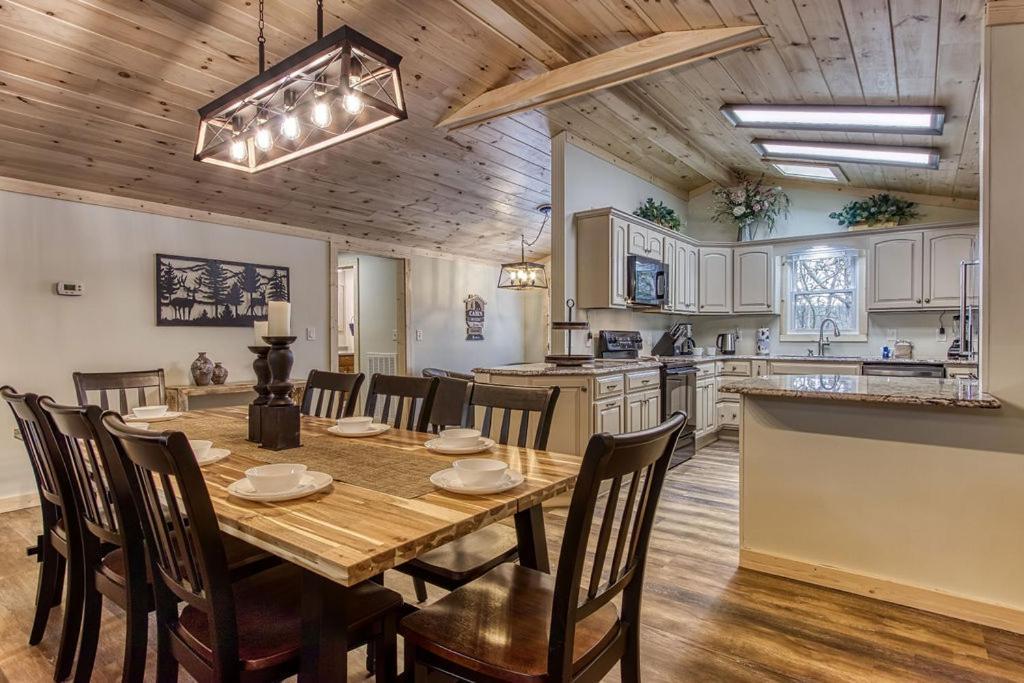 Whispering Winds, Hot Tub, Game Room, Wifi, 1089 Free Tickets Each Paid Day, Dollywood And More Gatlinburg Dış mekan fotoğraf