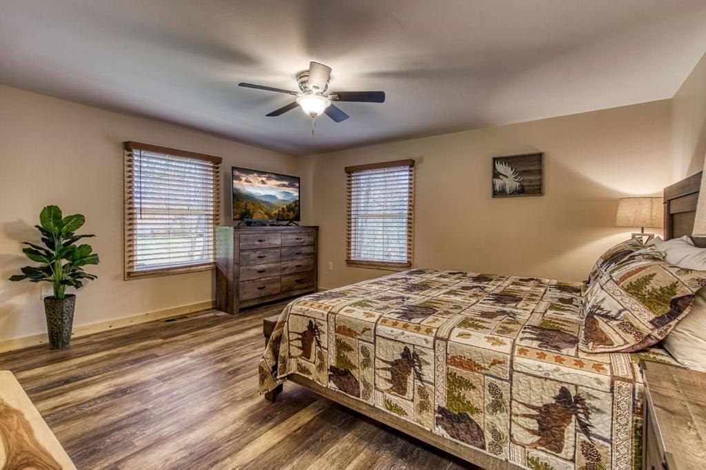 Whispering Winds, Hot Tub, Game Room, Wifi, 1089 Free Tickets Each Paid Day, Dollywood And More Gatlinburg Dış mekan fotoğraf