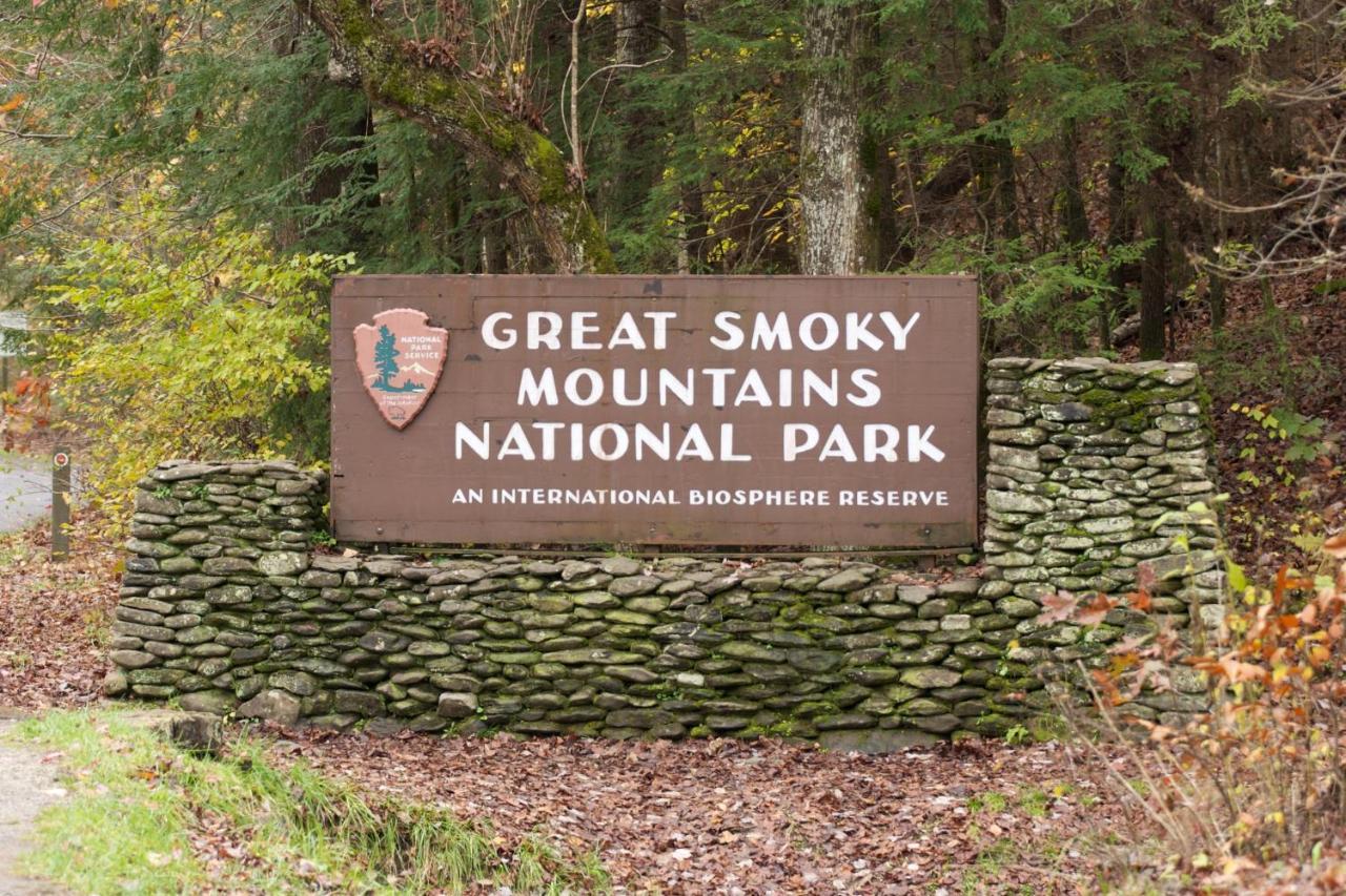 Whispering Winds, Hot Tub, Game Room, Wifi, 1089 Free Tickets Each Paid Day, Dollywood And More Gatlinburg Dış mekan fotoğraf
