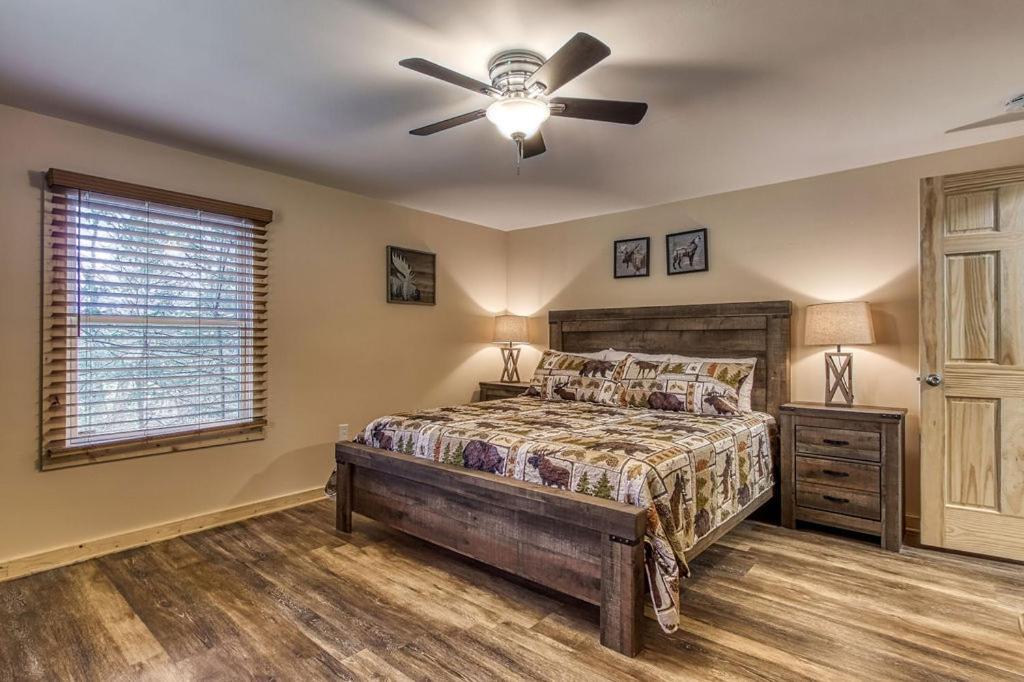 Whispering Winds, Hot Tub, Game Room, Wifi, 1089 Free Tickets Each Paid Day, Dollywood And More Gatlinburg Dış mekan fotoğraf