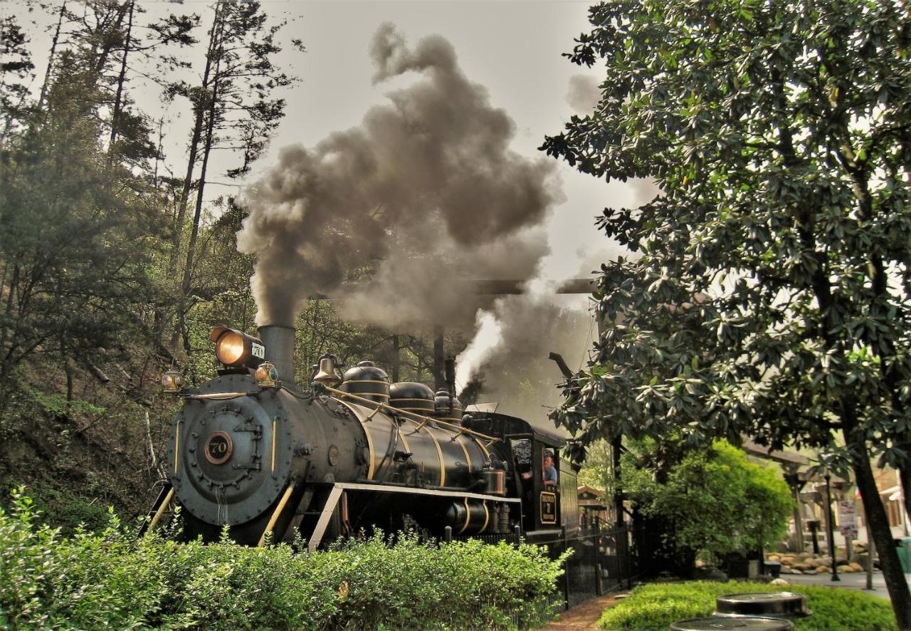 Whispering Winds, Hot Tub, Game Room, Wifi, 1089 Free Tickets Each Paid Day, Dollywood And More Gatlinburg Dış mekan fotoğraf