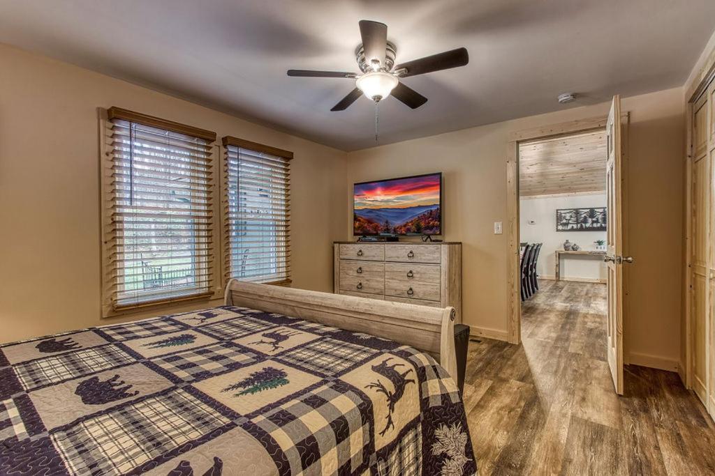 Whispering Winds, Hot Tub, Game Room, Wifi, 1089 Free Tickets Each Paid Day, Dollywood And More Gatlinburg Dış mekan fotoğraf