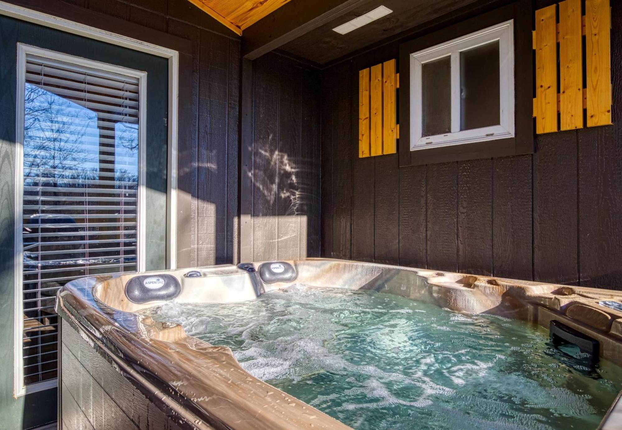 Whispering Winds, Hot Tub, Game Room, Wifi, 1089 Free Tickets Each Paid Day, Dollywood And More Gatlinburg Dış mekan fotoğraf